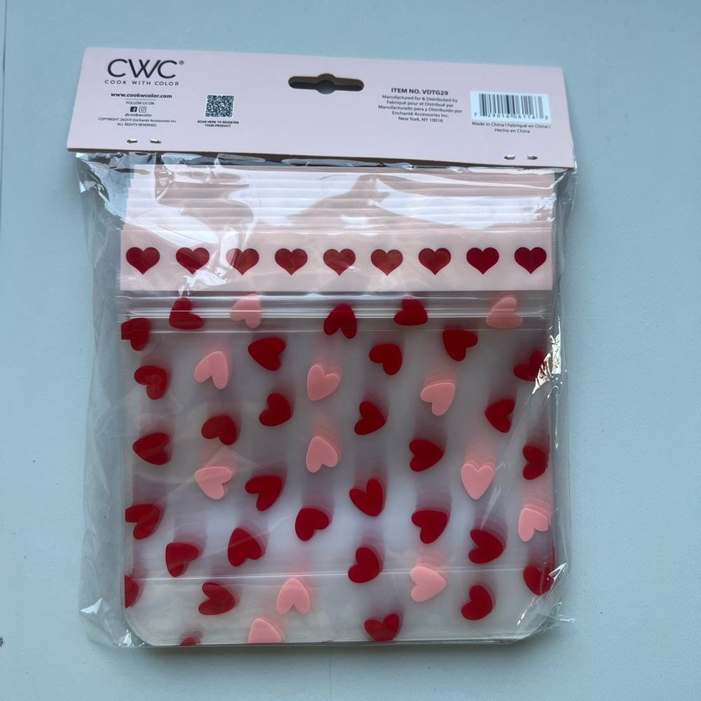 CWC Cook With Color Heart Print Resealable Treat Bags - Picture 2 of 3